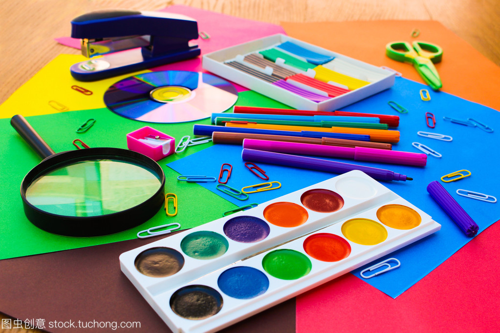 文具的多元世界 彩色紙張在學(xué)校與辦公場景下的應(yīng)用